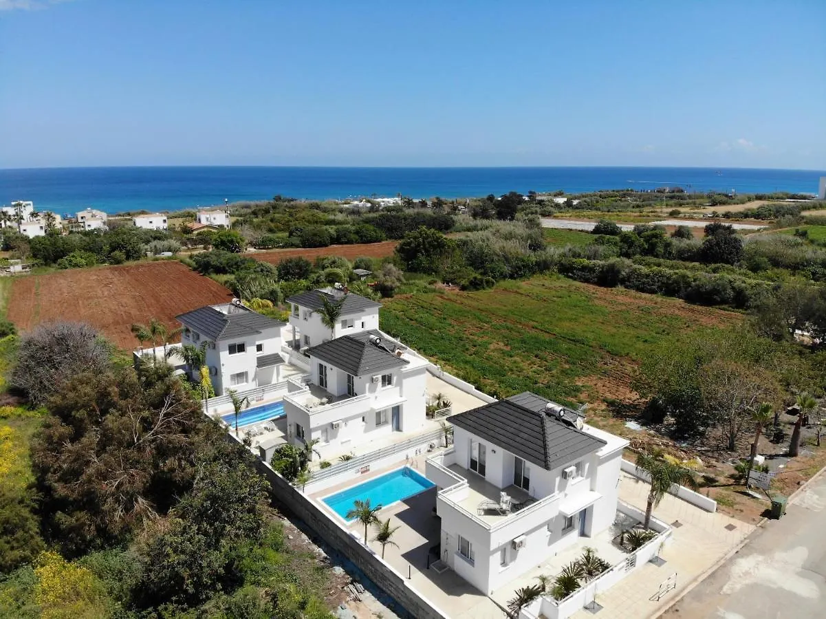 Flouressia Gardens Villas Protarász