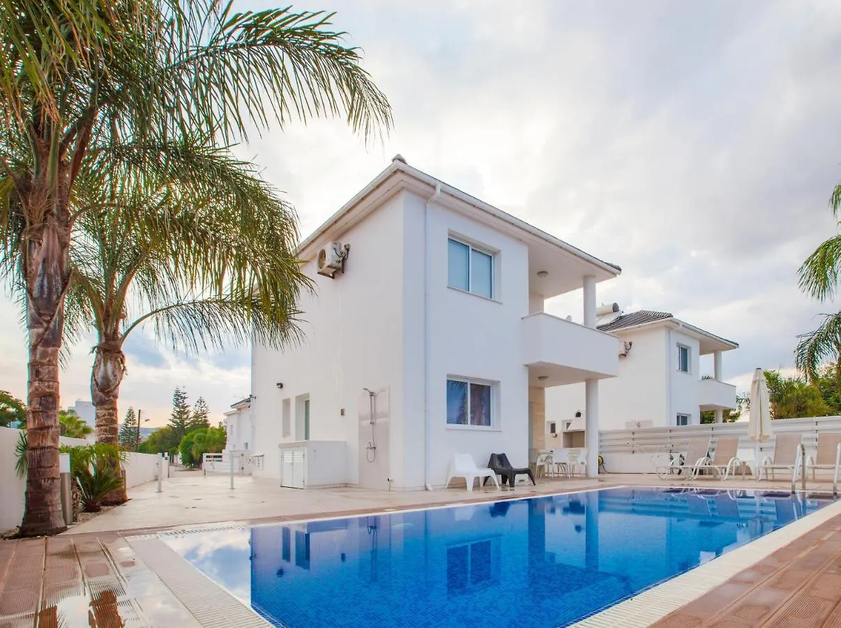 Flouressia Gardens Villas Protarász Ciprus