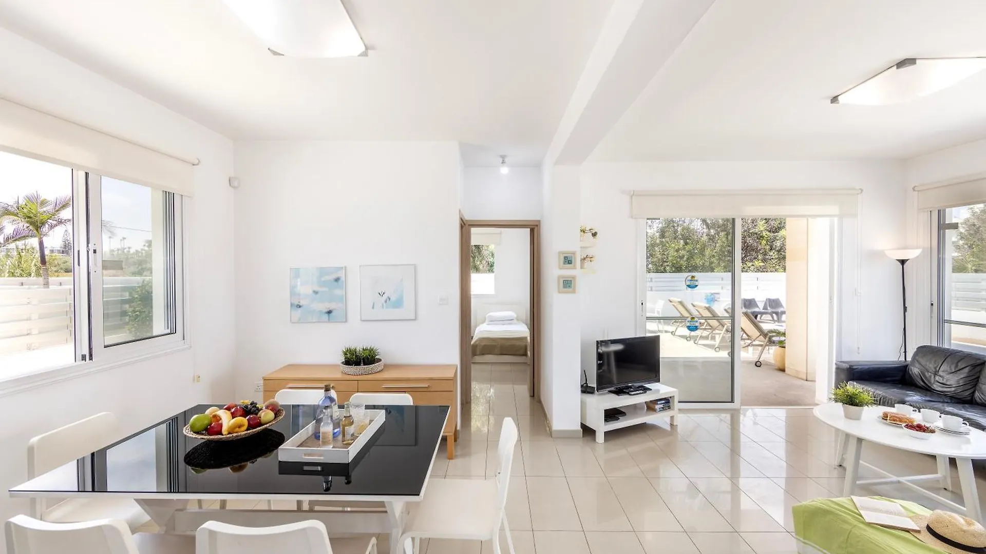 Flouressia Gardens Villas Protarász