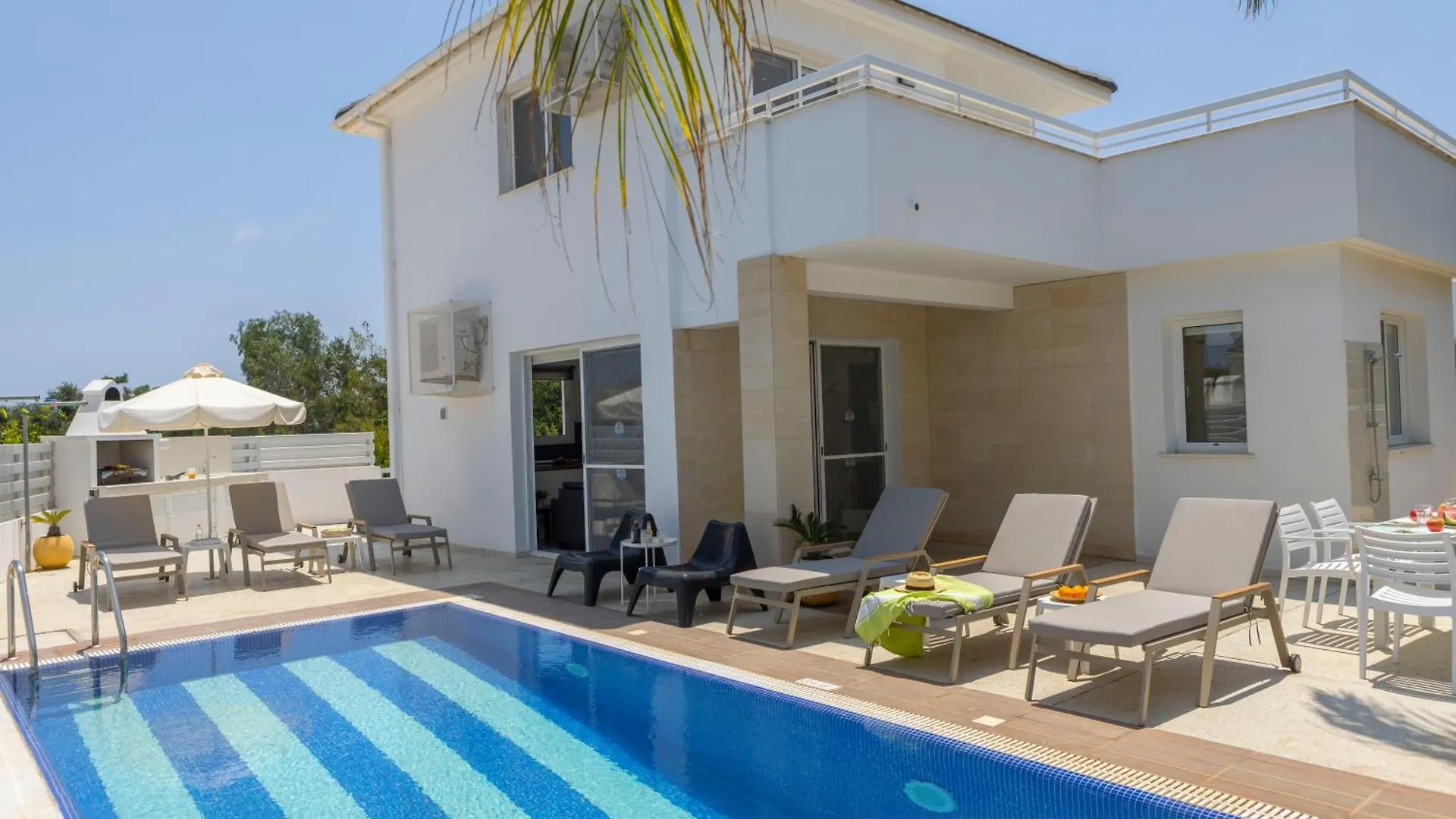Flouressia Gardens Villas Protarász Ciprus