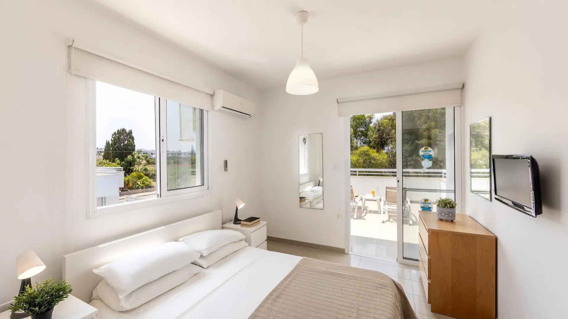 Flouressia Gardens Villas Protaras
